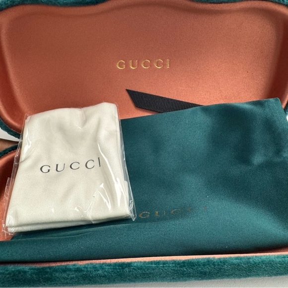GUCCI Teal Velvet Glasses Case - Picture 2 of 6